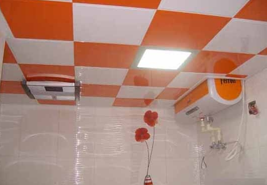 白色和橙色拼撞的吊顶方法