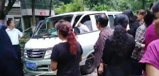 成都儿童坠楼事件