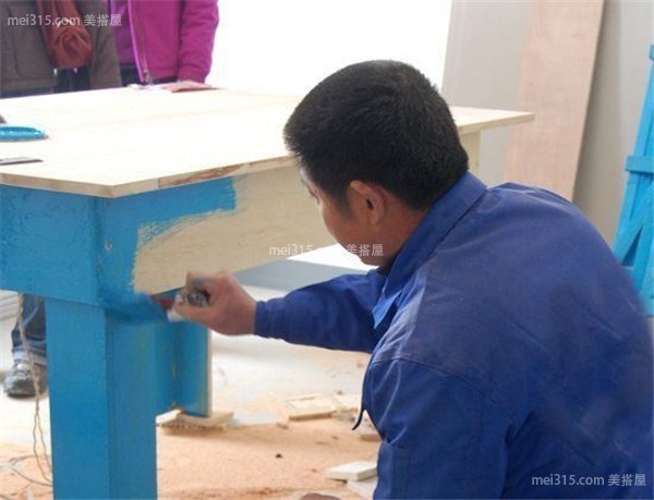 旧家具翻新喷漆多少钱 旧家具翻新改造工艺流程