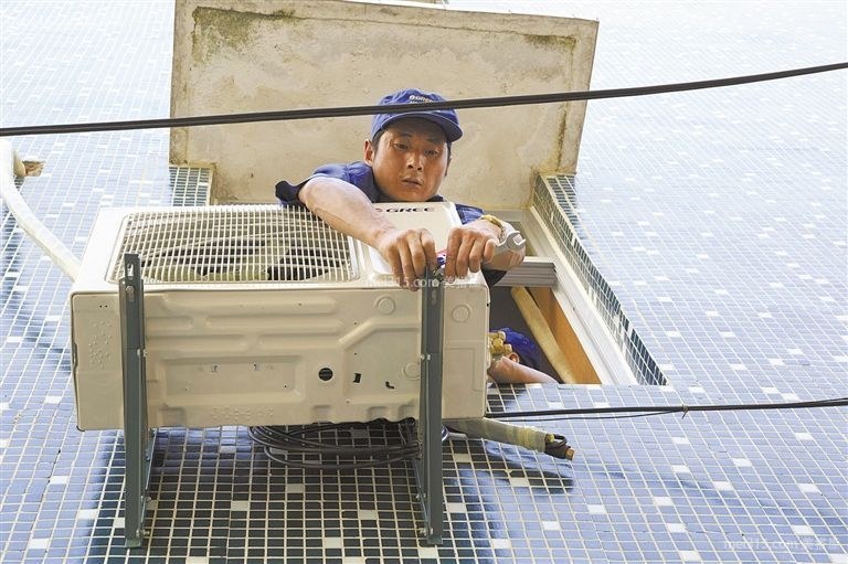 空调外机漏水怎么回事 空调外机漏水怎么解决