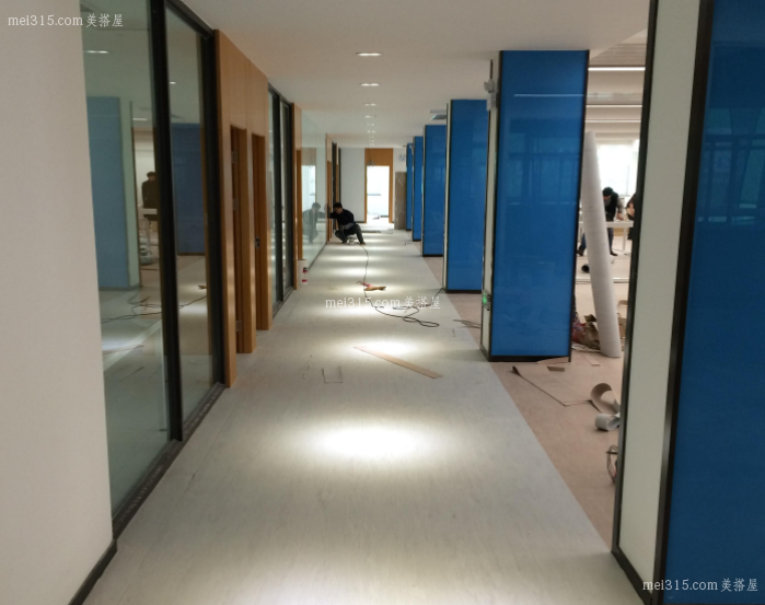 卷材塑胶地板如何施工 室内pvc卷材地板施工工艺