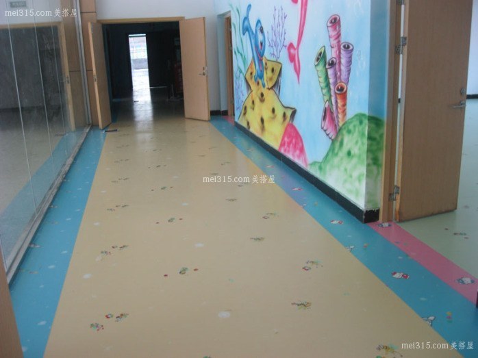 卷材塑胶地板如何施工 室内pvc卷材地板施工工艺